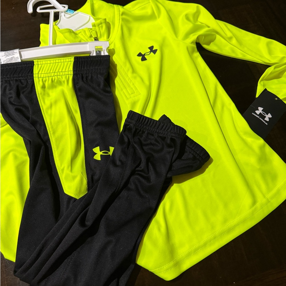 Under Armour Kids Bright Yellow Top and black Bottom Set size 4
